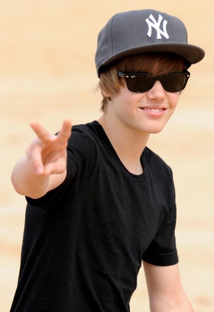 justin bieber hairstyle pictures. Justin+ieber+haircut+2010